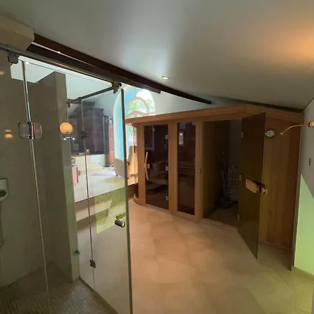 Art & Relaxation Manor Spa, Billiards & Pinball Spincourt