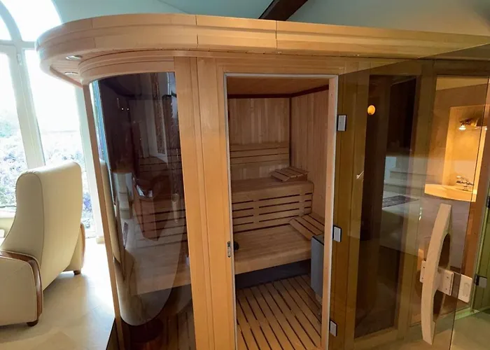 Art & Relaxation Manor Spa, Billiards & Pinball *