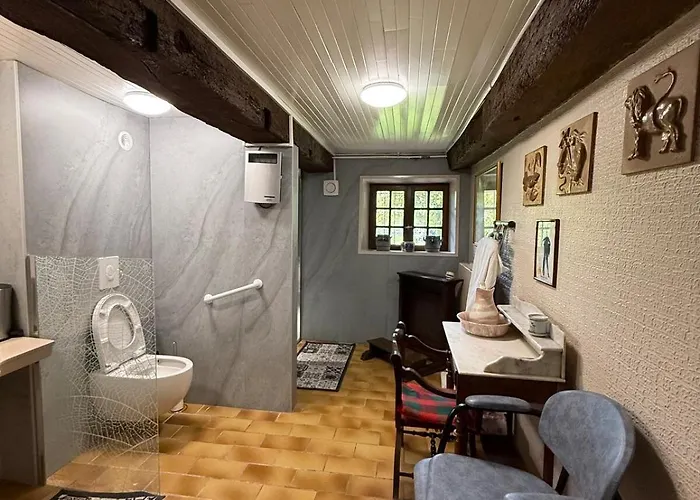 Art & Relaxation Manor Spa, Billiards & Pinball Villa *